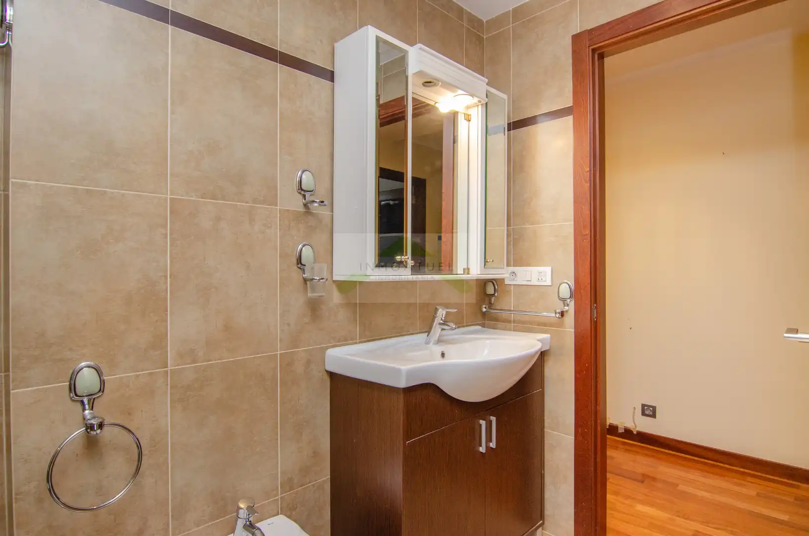 Badezimmer von Wohnung zum Verkauf in A Coruña Capital  mit Heizung, Parkett und Abstellraum
