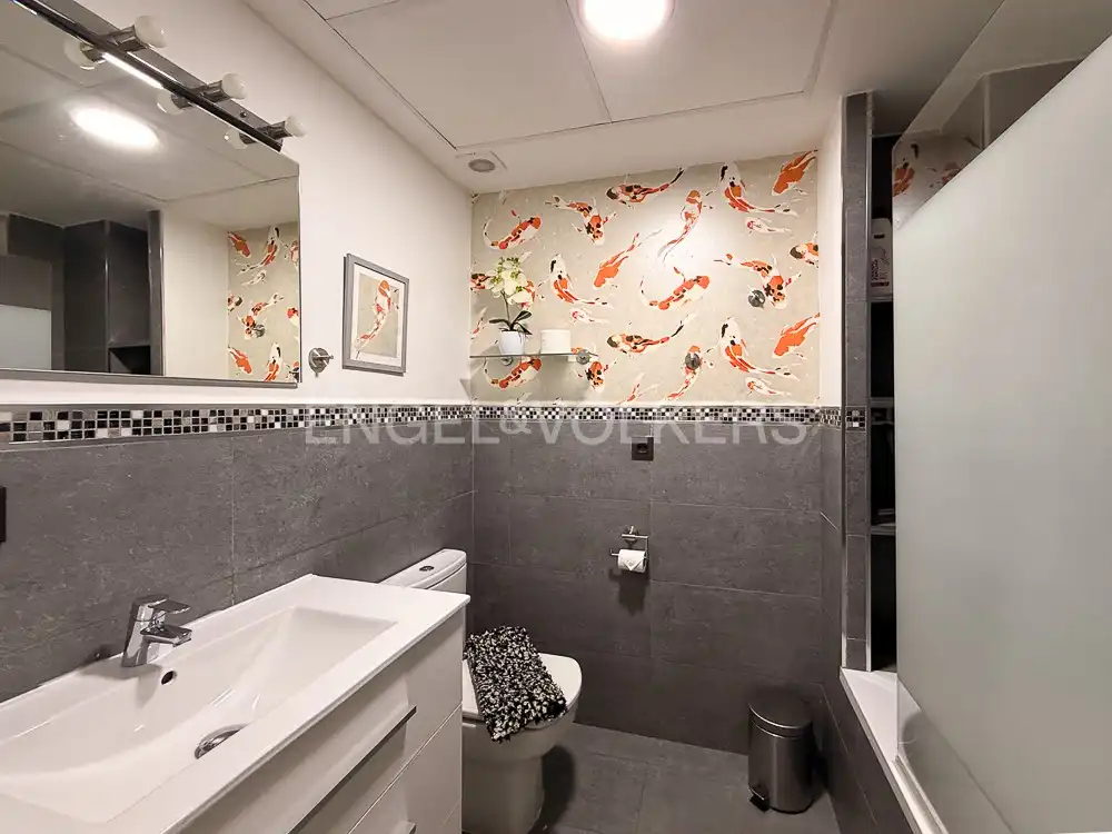 Bathroom of Flat for rent in Valencia  with Air Conditioner, Heating and Furnished