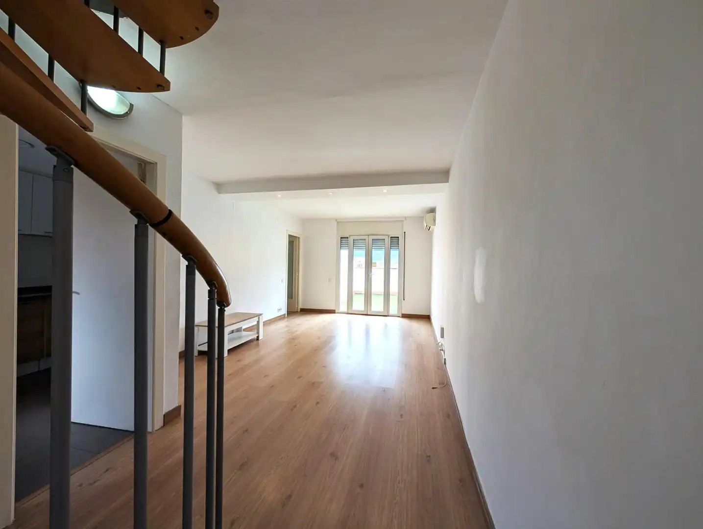 Dúplex en venta en Sant Vicenç Dels Horts con Aire acondicionado, Calefacción y Terraza