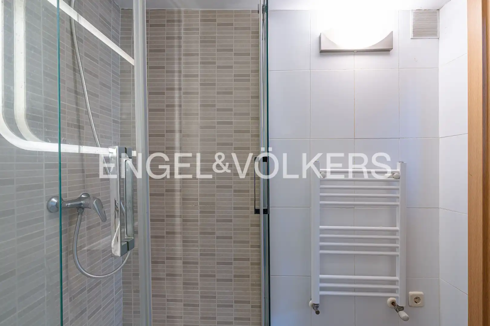 Bathroom of Flat for sale in Madrid  with Air Conditioner, Heating and Furnished