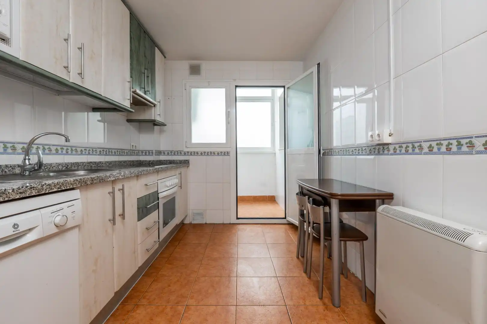 Cocina de Piso en venta en Gójar con Terraza, Trastero y Balcón