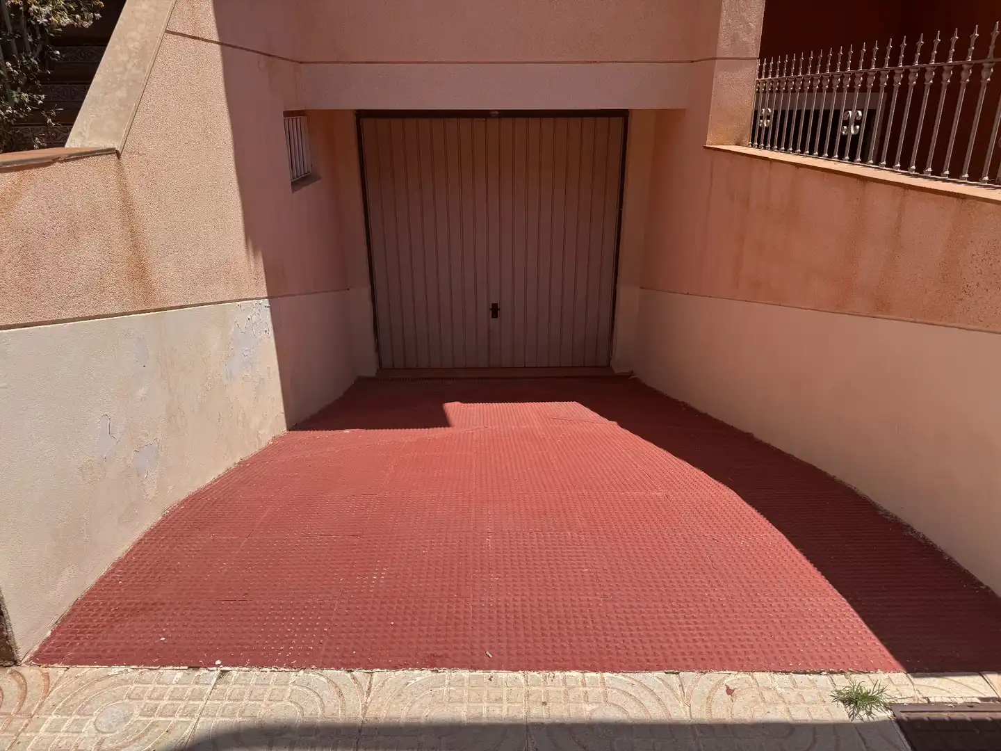 Aparcament de Casa adosada en venda en Roquetas de Mar amb Aire condicionat, Terrassa i Traster
