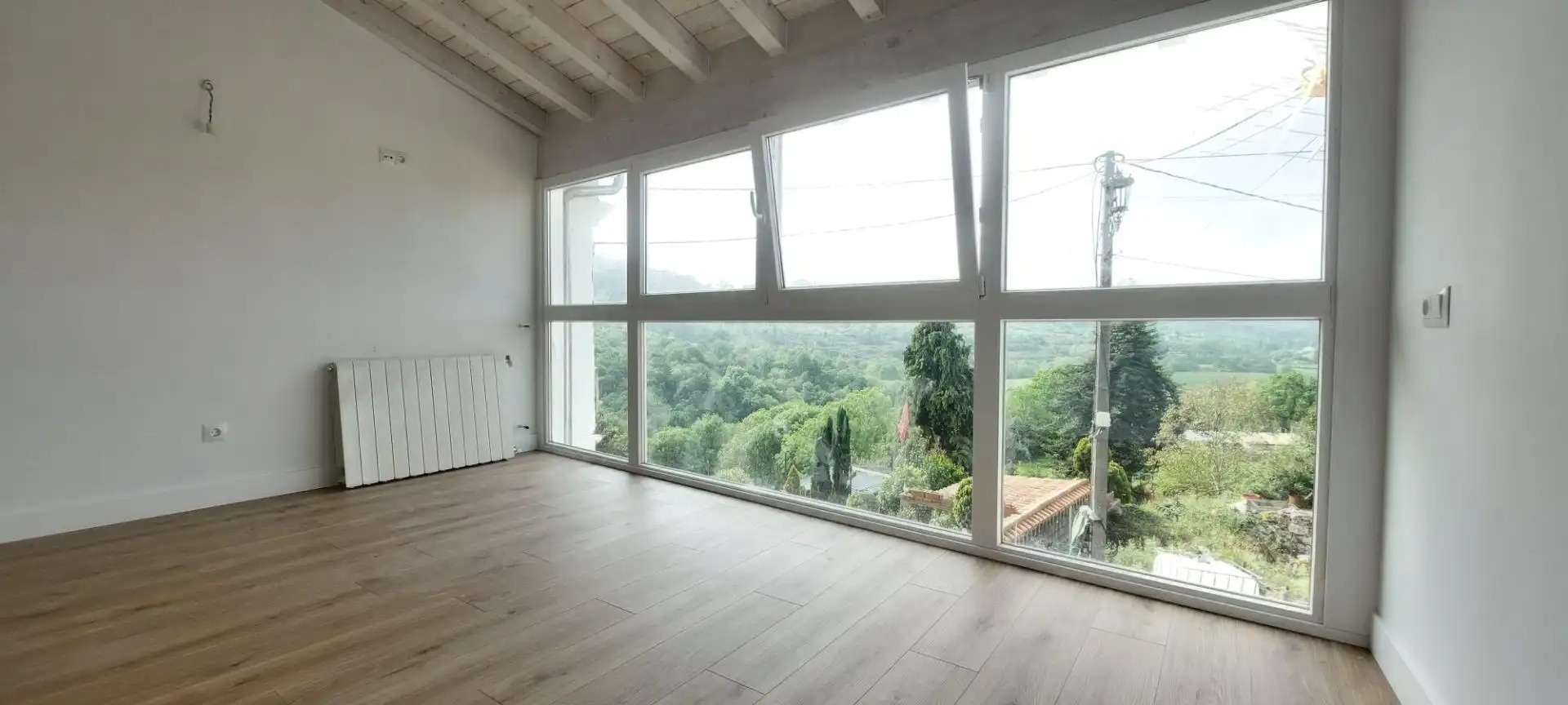 Sala d'estar de Casa adosada en venda en Udías amb Calefacció