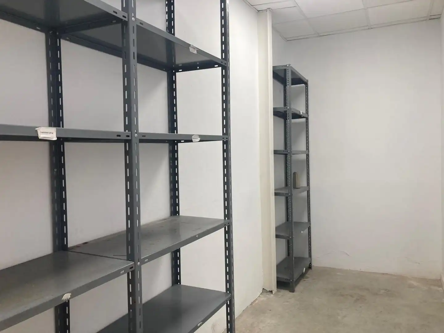 Nave industrial en venta en Cerrado de Calderón - Hacienda Paredes