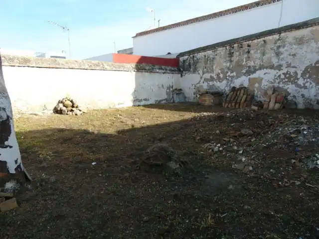 Garden of Houses for sale in Carmona  with Air Conditioner and Heating