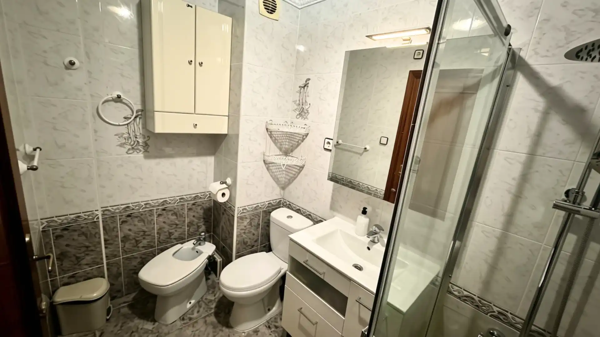 Baño de Piso en venta en Valencia con Aire acondicionado y Amueblado