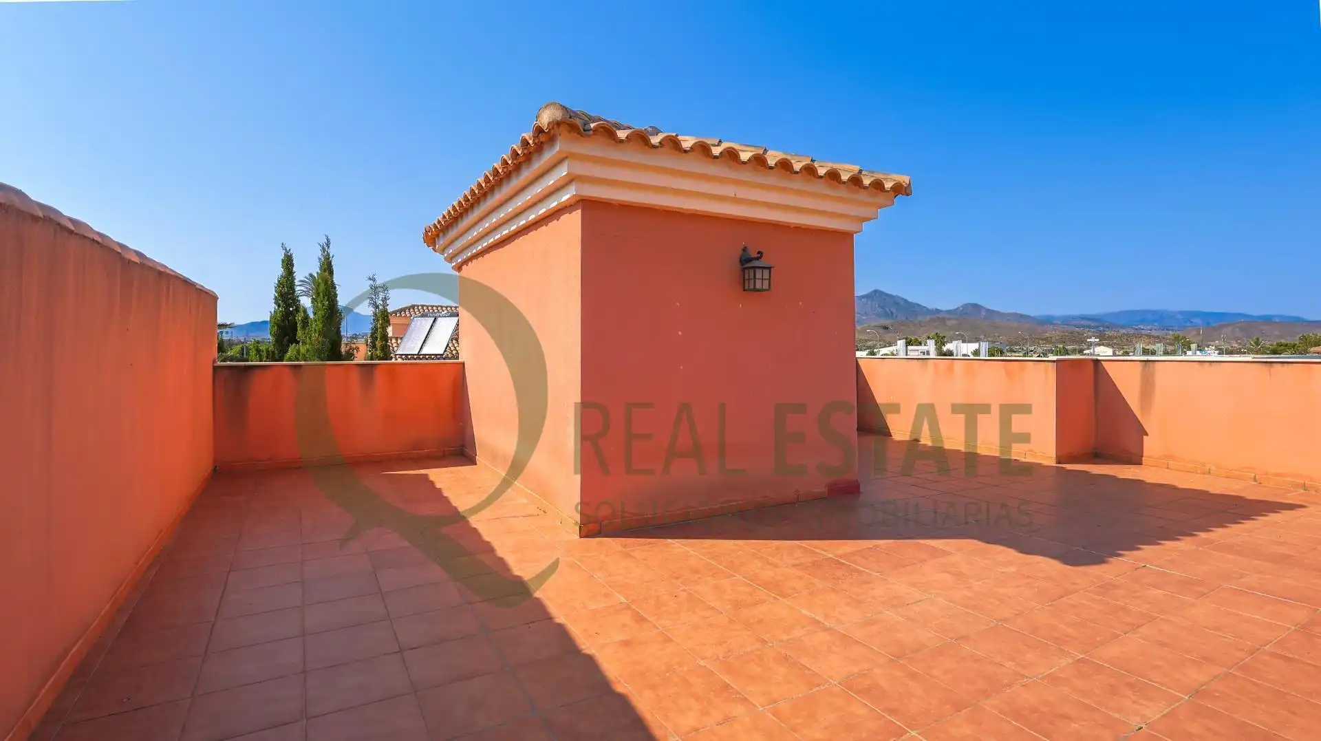 Terrassa de Casa o xalet en venda en Alicante / Alacant amb Calefacció, Jardí privat i Traster