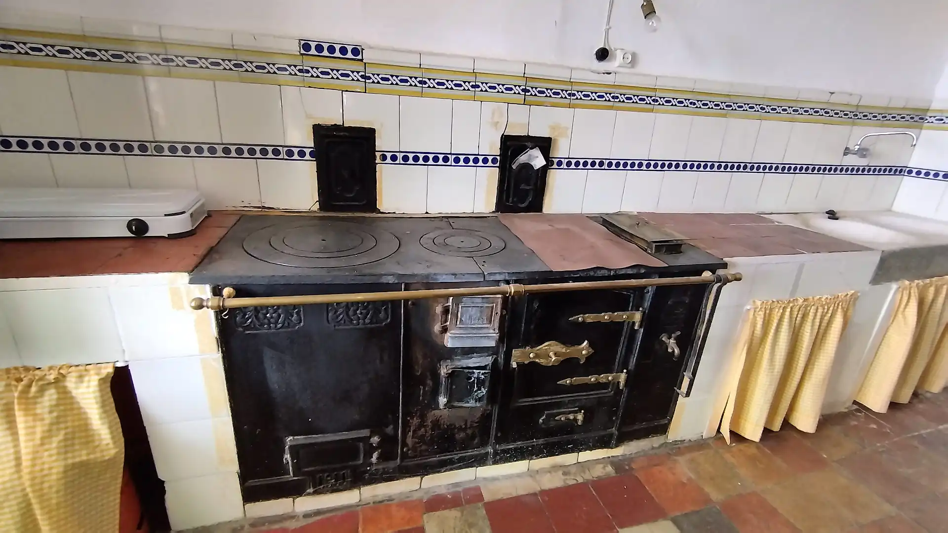 Cocina de Finca rústica en venta en Colungo con Jardín privado, Terraza y Trastero
