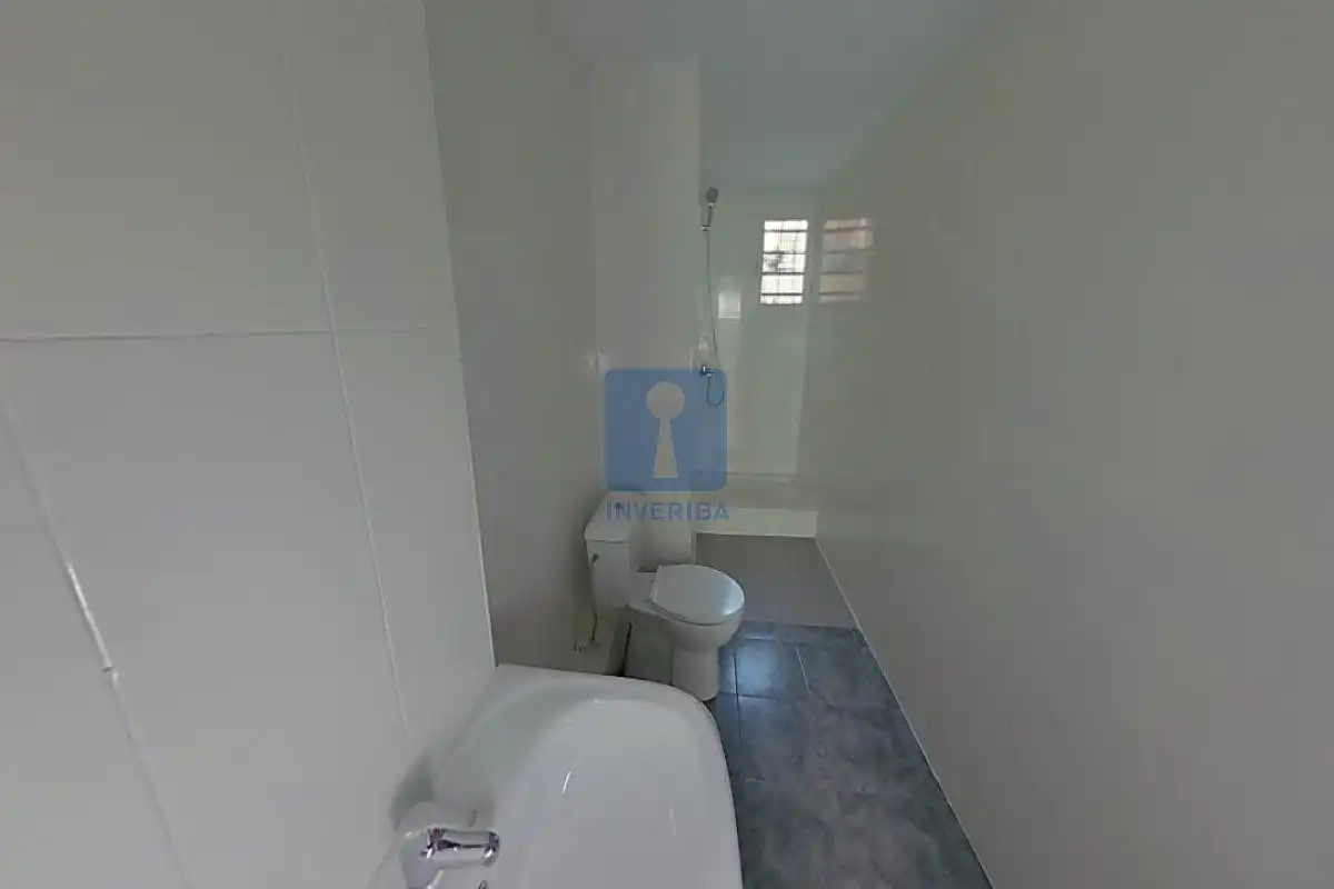 Baño de Piso en venta en L'Hospitalet de Llobregat con Alarma