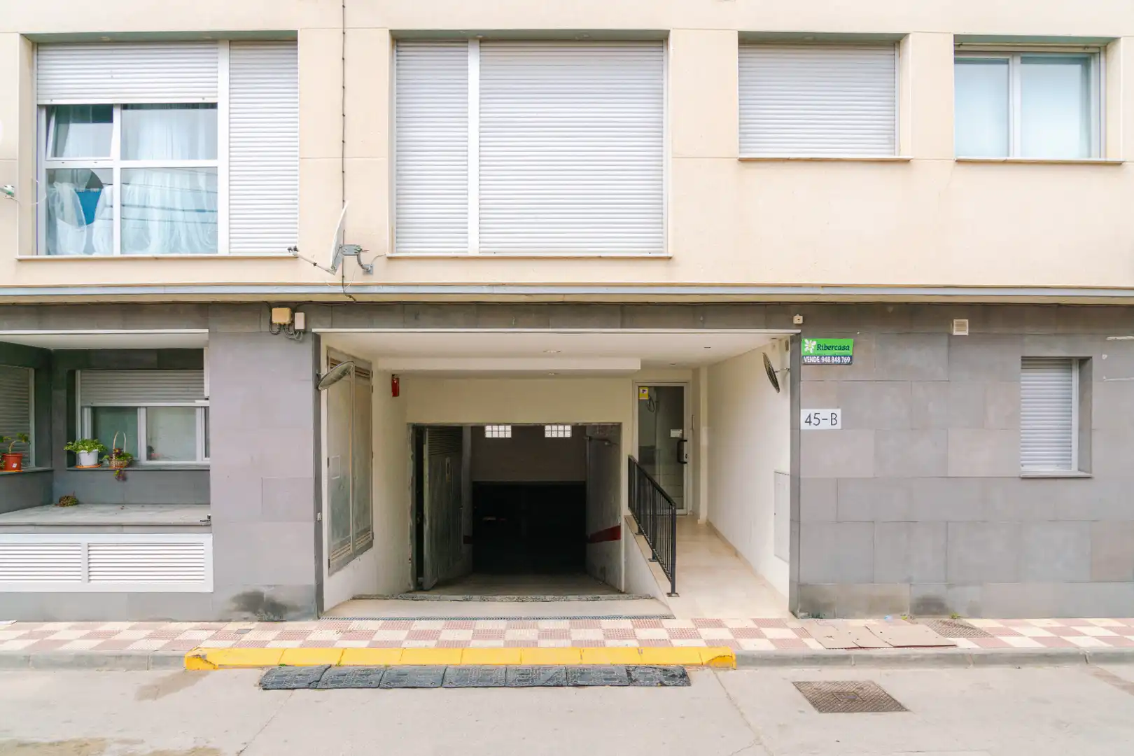 Parking de Dúplex en venta en Cadreita con Calefacción, Parquet y Trastero