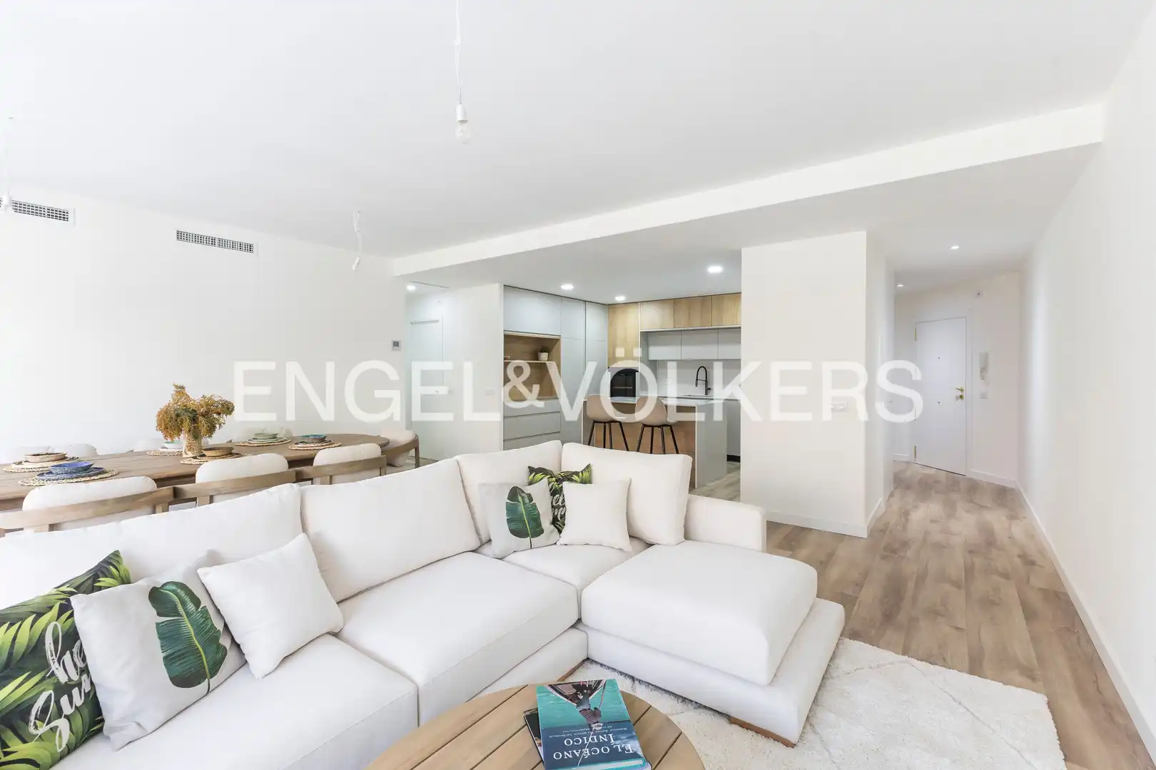 Living room of Flat for sale in Madrid  with Air Conditioner, Heating and Parquet flooring