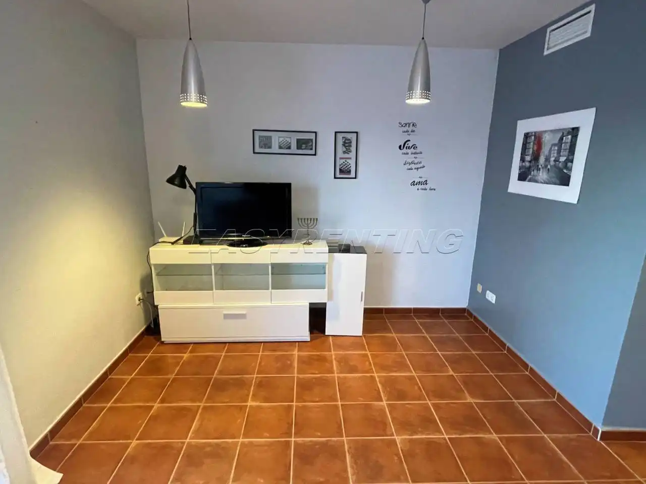 Sala d'estar de Apartament de lloguer en La Alcaidesa amb Terrassa, Moblat i Piscina comunitària