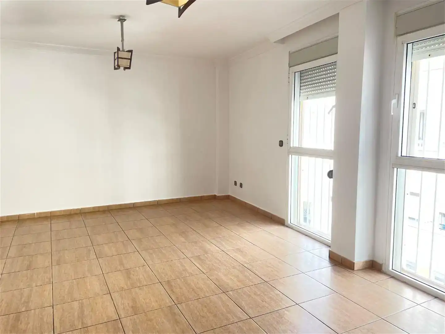 Wohnzimmer von Wohnung zum Verkauf in Ceuta mit Klimaanlage, Privatgarten und Schwimmbad