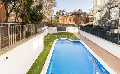 Swimming pool of Apartment for sale in  Barcelona Capital  with Air Conditioner, Heating and Private garden