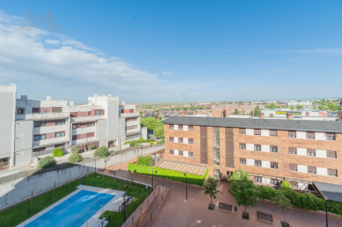 Vista exterior de Ático en venta en Arroyomolinos (Madrid) con Aire acondicionado, Calefacción y Jardín privado