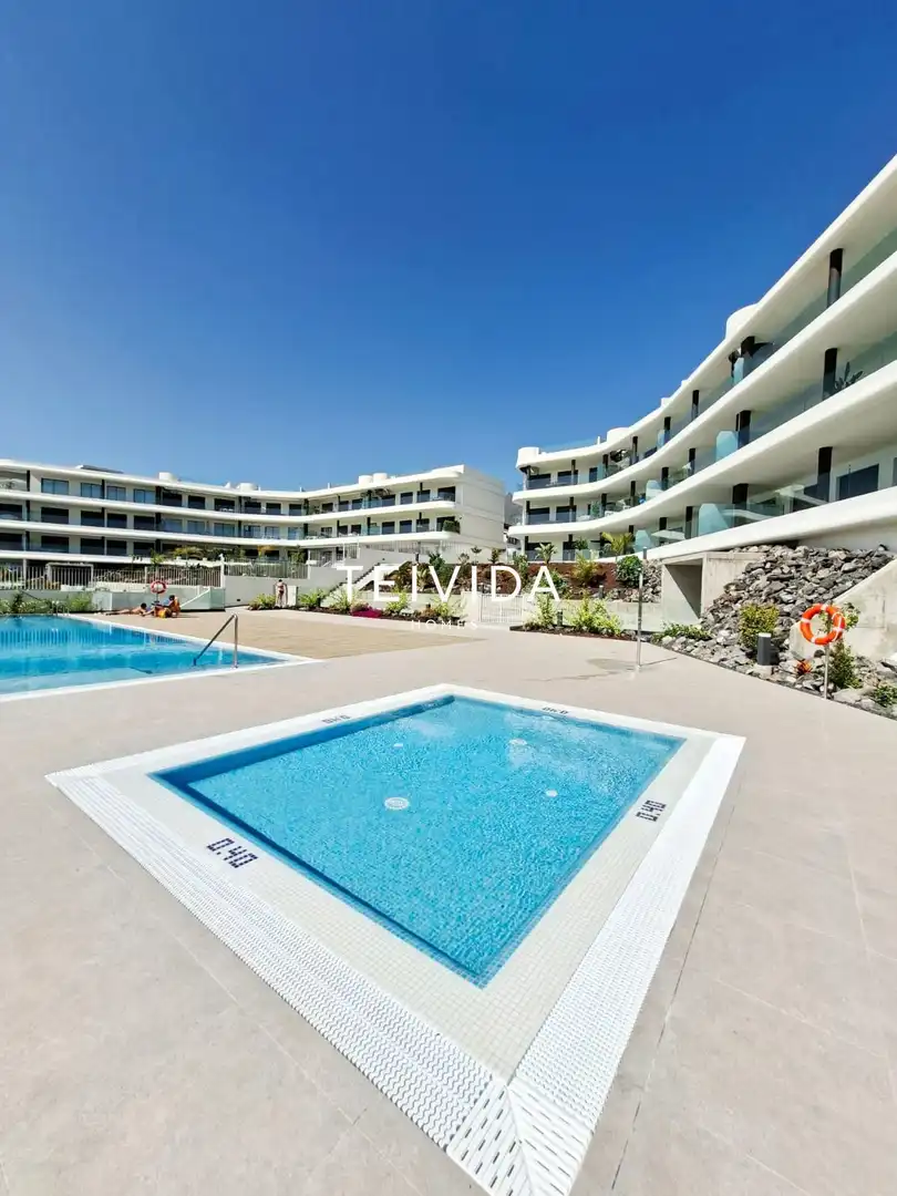 Vista exterior de Piso de alquiler en Adeje con Terraza, Piscina y Amueblado