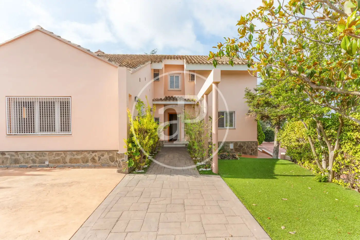 Vista exterior de Casa o xalet de lloguer en San Antonio de Benagéber amb Aire condicionat, Calefacció i Jardí privat