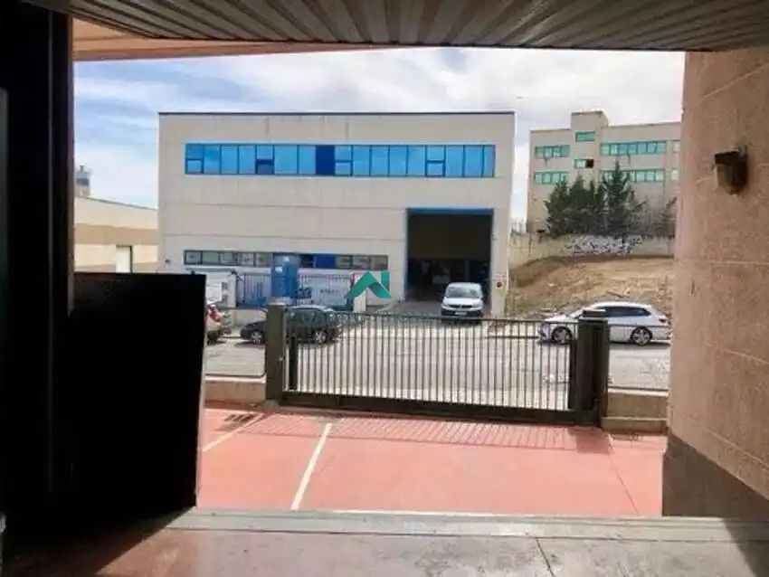 Vista exterior de Local en venda en Alcorcón amb Aire condicionat