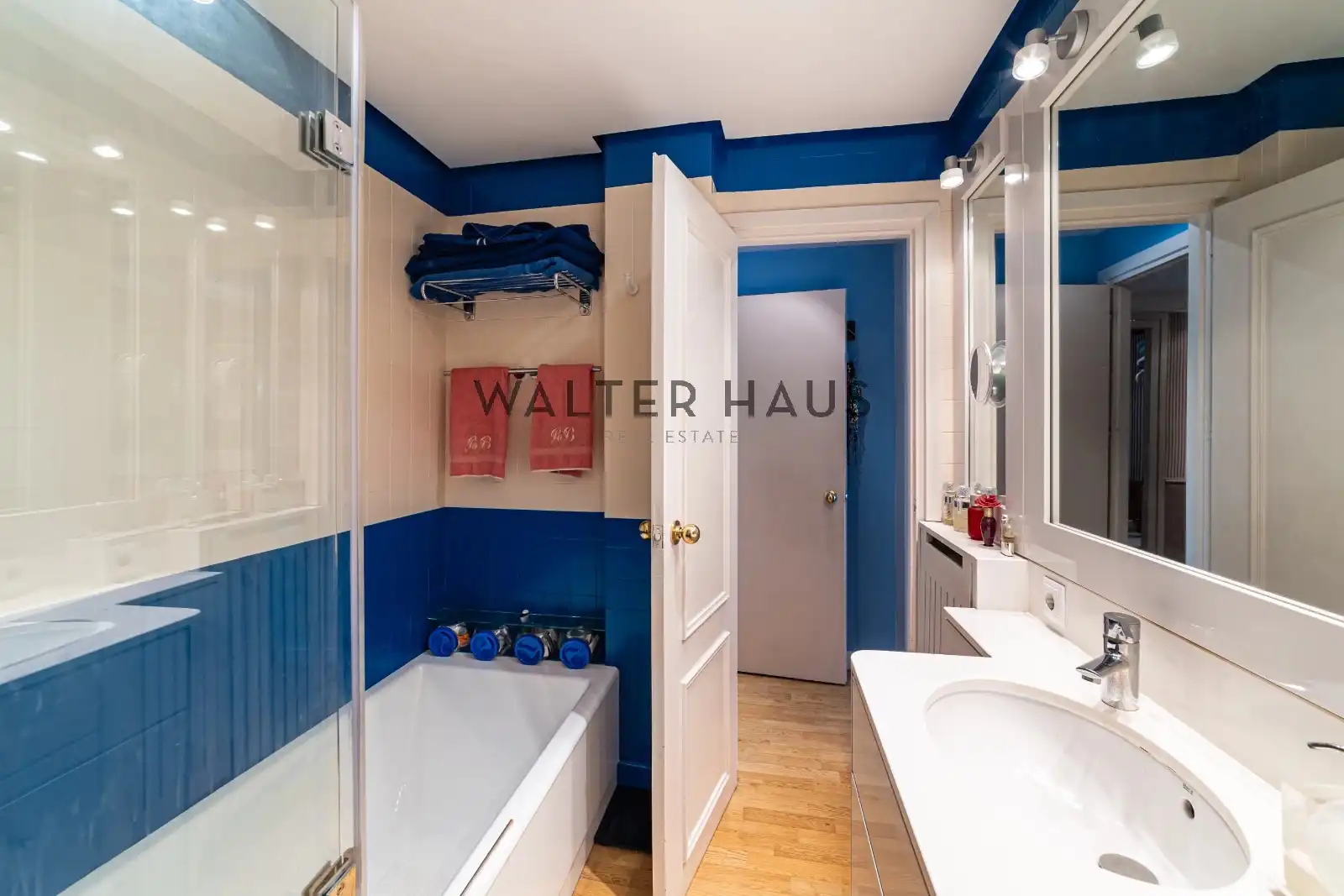 Baño de Piso en venta en Madrid con Aire acondicionado, Calefacción y Jardín privado