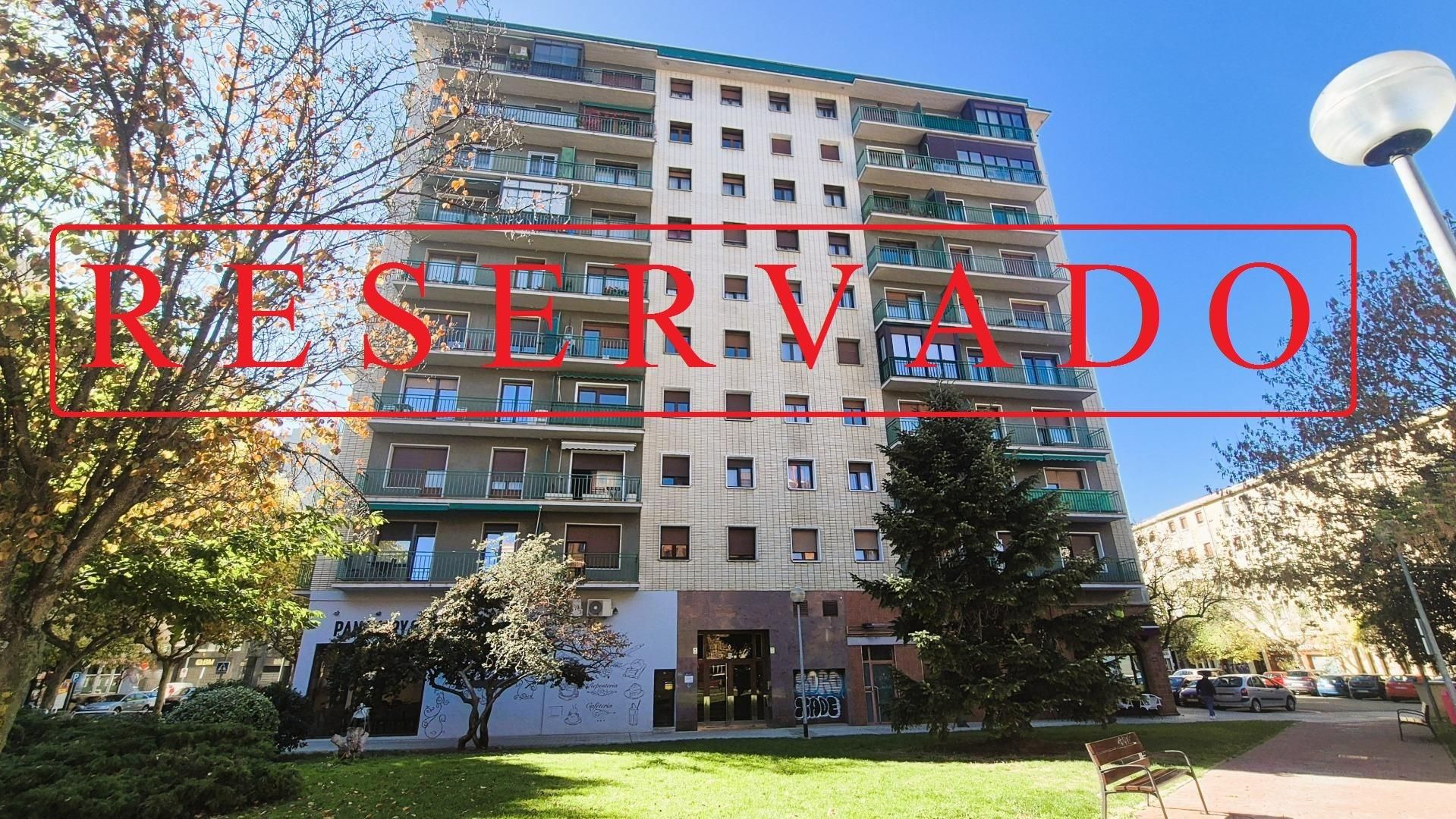 Vista exterior de Piso en venta en  Pamplona / Iruña con Calefacción, Parquet y Terraza