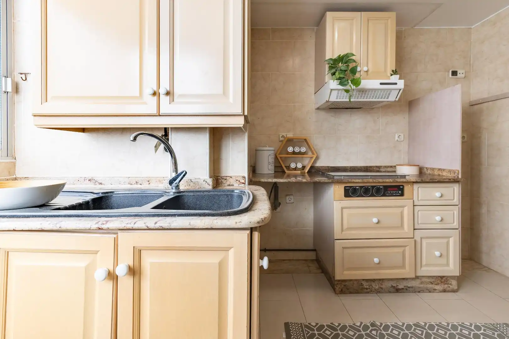 Kitchen of Flat for sale in Valencia  with Air Conditioner