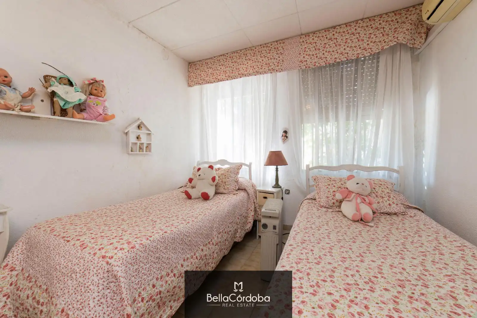 Bedroom of Houses for sale in Córdoba  with Air Conditioner, Heating and Storage room