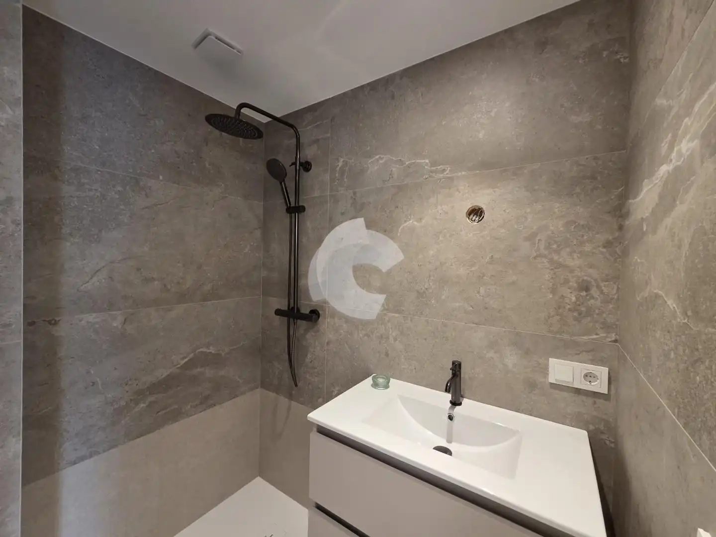 Bathroom of Flat for sale in Vigo   with Heating and Storage room