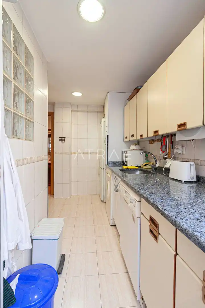 Cuina de Pis en venda en Madrid amb Aire condicionat, Calefacció i Terrassa