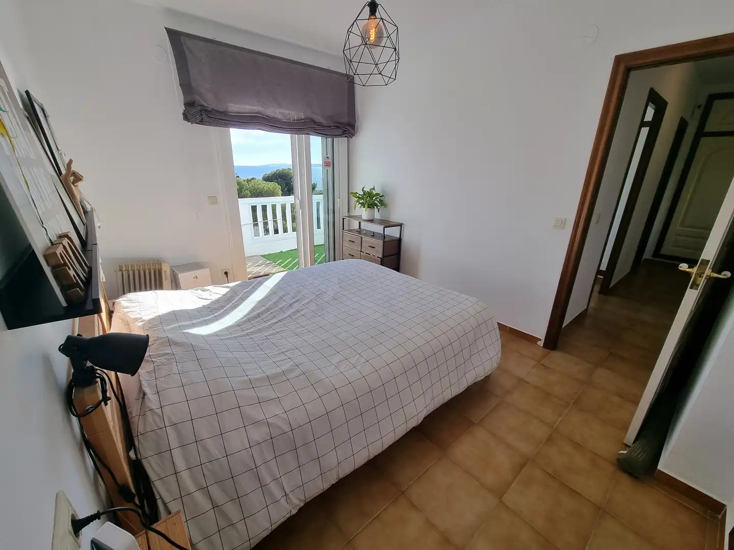 Schlafzimmer von Einfamilien-Reihenhaus zum Verkauf in Roses mit Klimaanlage, Heizung und Privatgarten