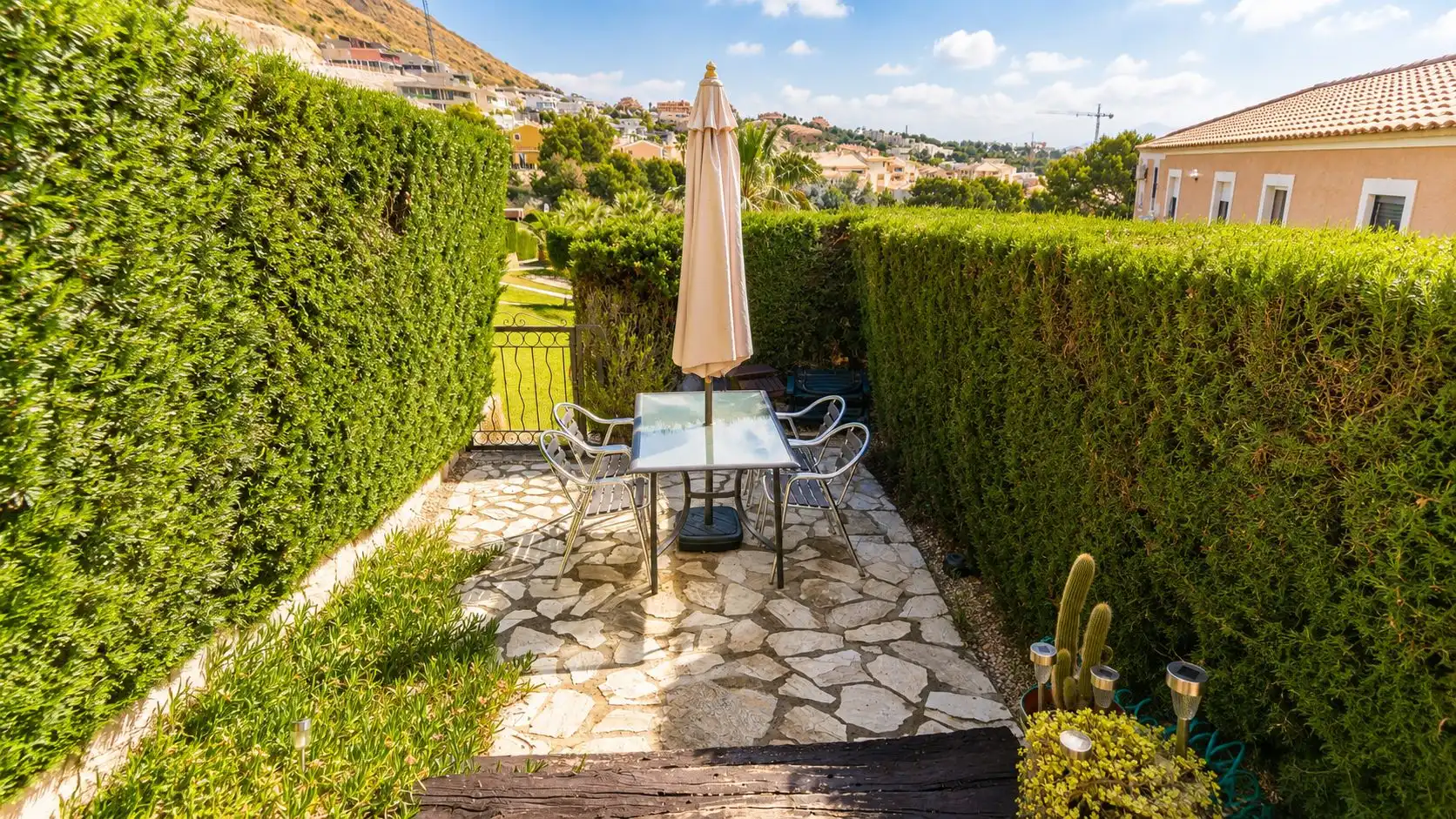 Reihenhaus mit Terrasse zum Verkauf in Golf Bahía, imagen 3