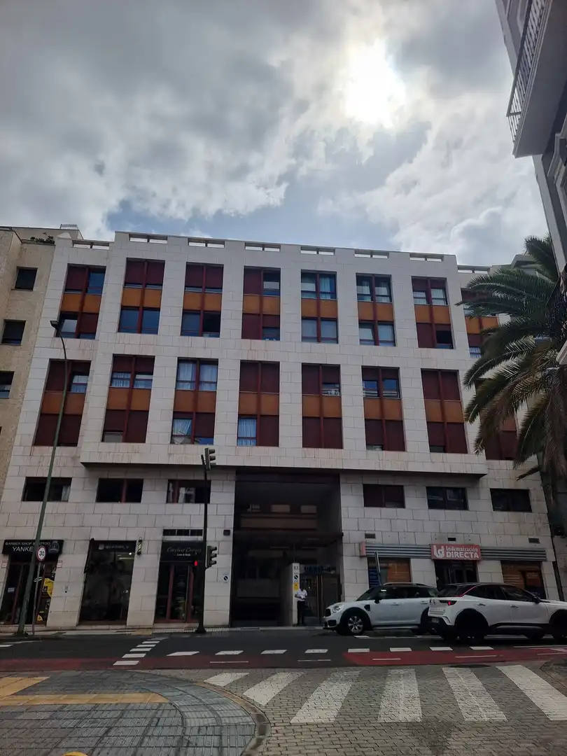 Vista exterior de Garatge de lloguer en Las Palmas de Gran Canaria amb Alarma