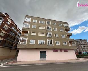 Vista exterior de Pis en venda en Aranda de Duero amb Calefacció, Parquet i Terrassa