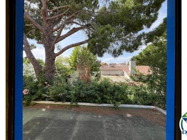 Casa bifamiliare con piscina in vendita a Carrer Montseny