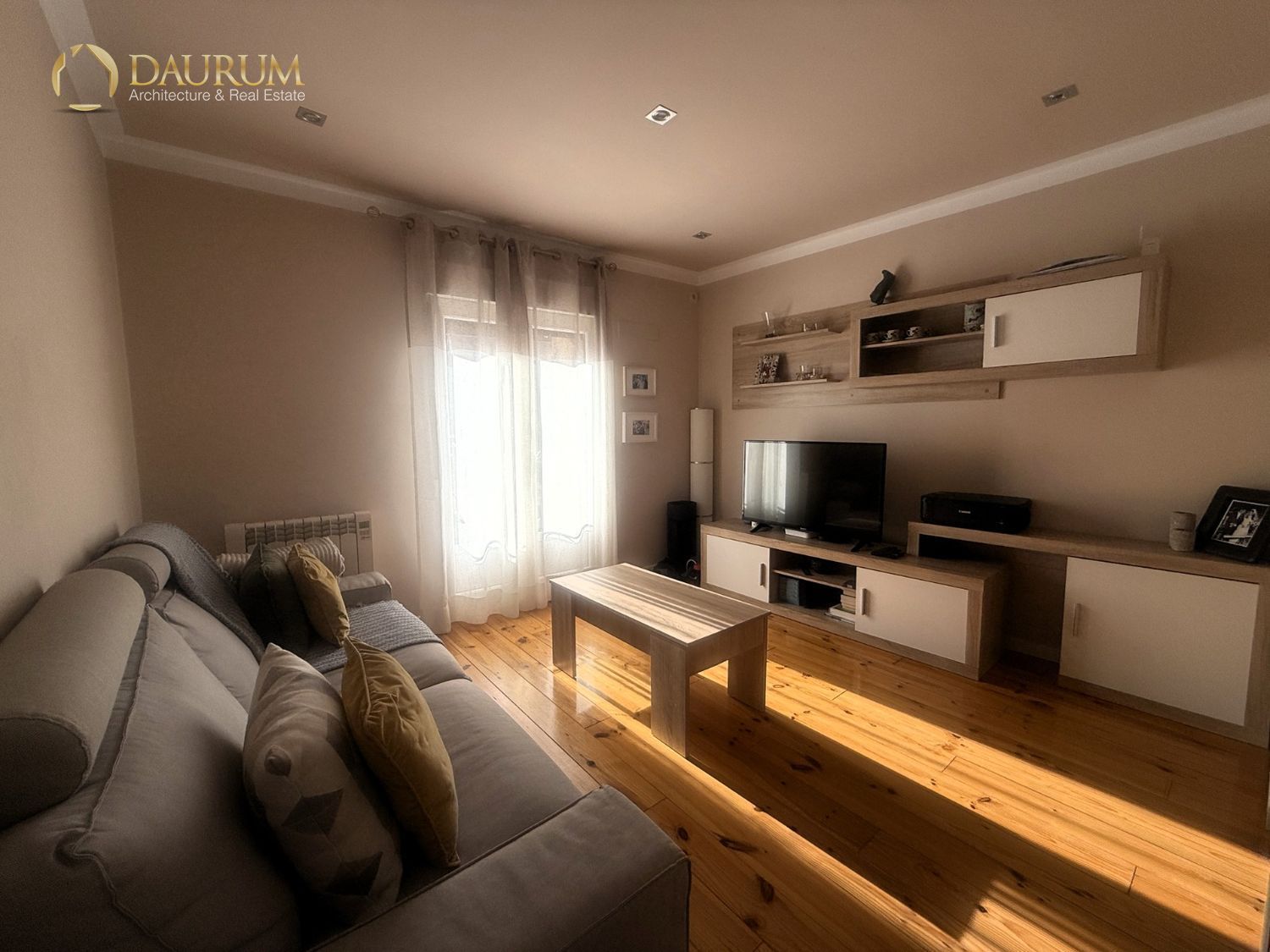 Sala d'estar de Dúplex en venda en  Madrid Capital amb Calefacció, Traster i Moblat