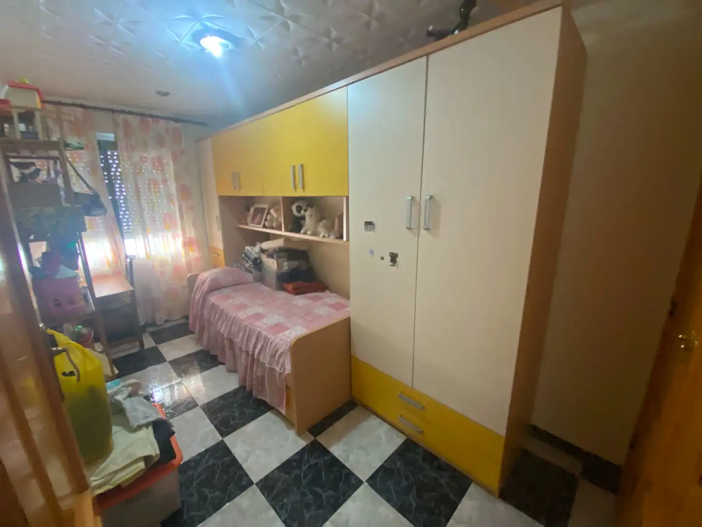 Habitación de Piso de alquiler en Granada con Amueblado y Balcón