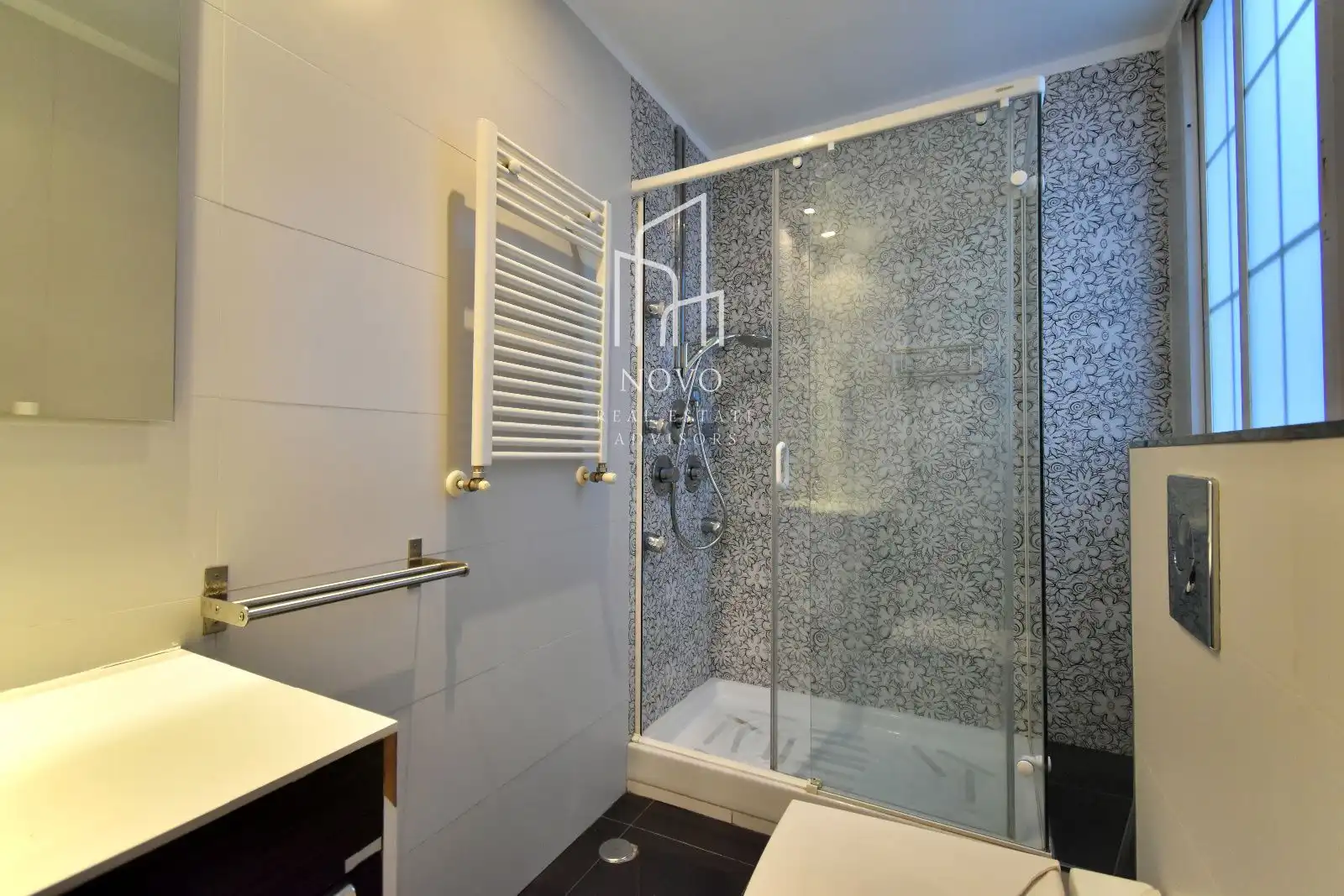 Badezimmer von Wohnung zur Miete in Madrid mit Klimaanlage, Heizung und Terrasse