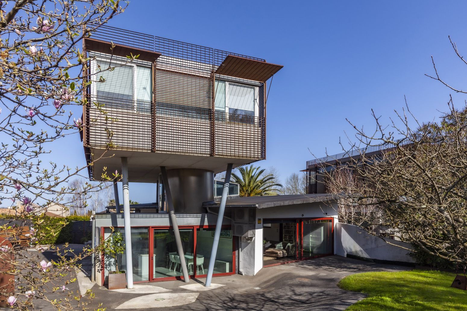 Vista exterior de Casa o xalet en venda en Donostia - San Sebastián  amb Aire condicionat, Calefacció i Jardí privat