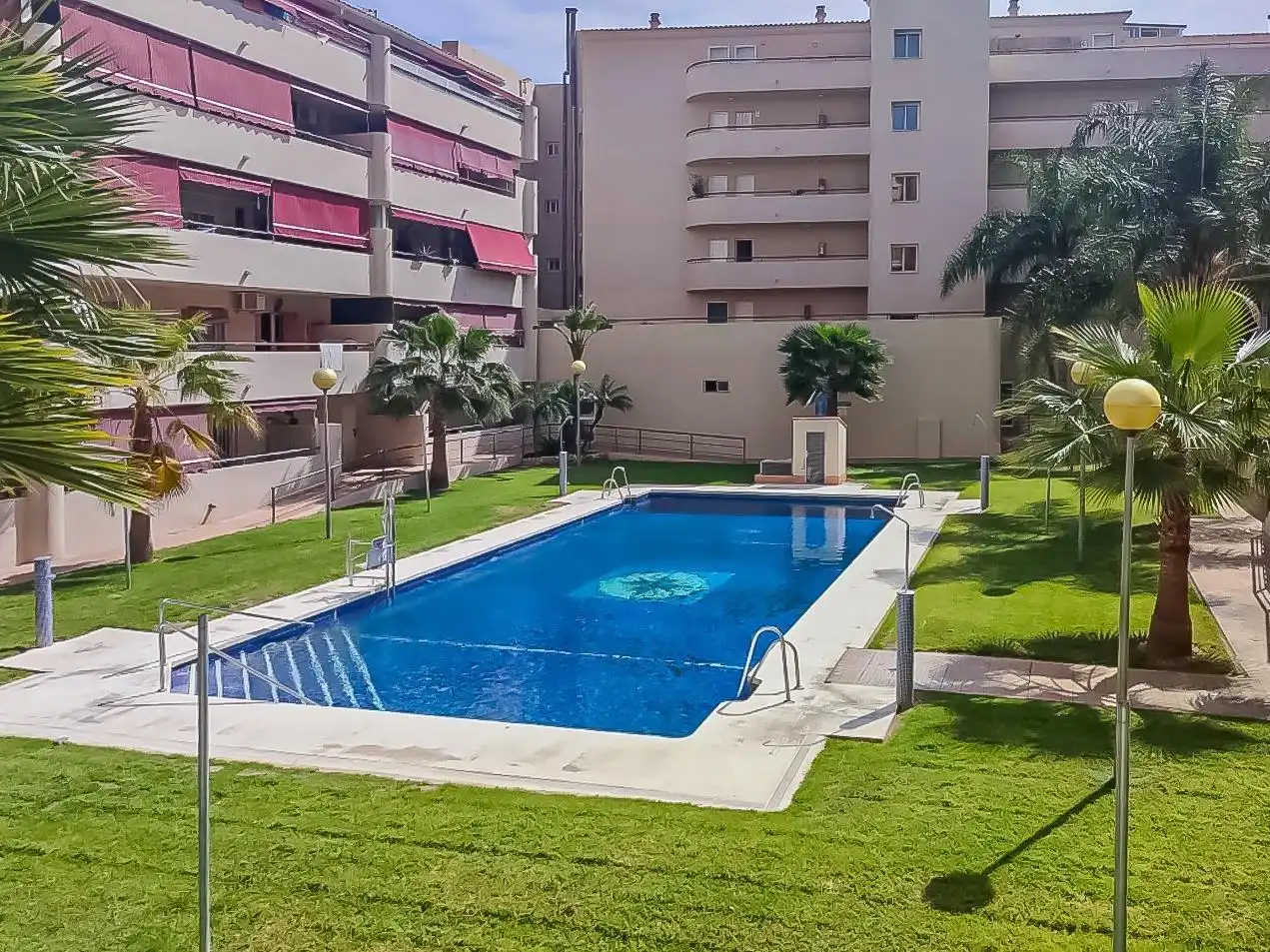 Piscina de Pis en venda en Mijas amb Aire condicionat, Terrassa i Piscina comunitària