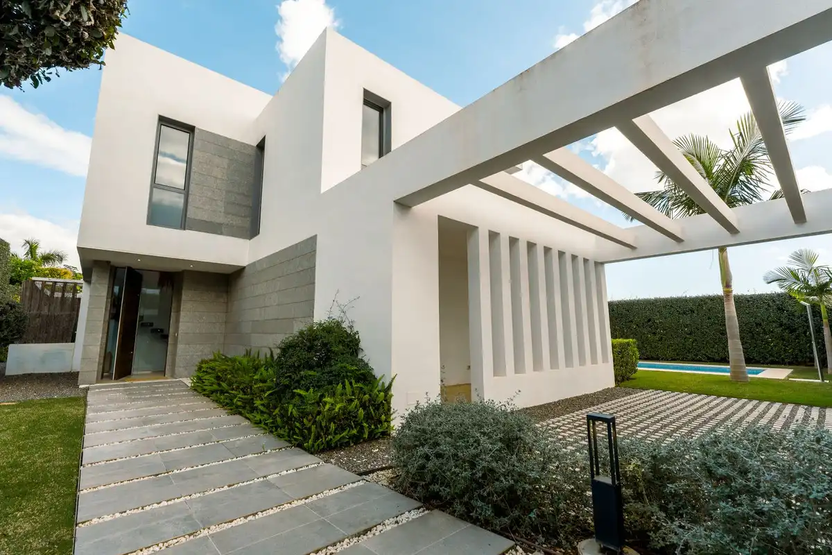 Vista exterior de Casa o xalet de lloguer en Estepona