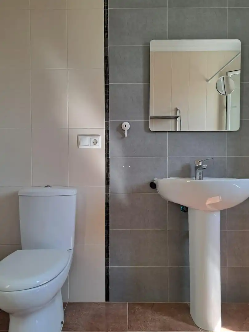 Baño de Casa adosada en venta en Requena con Calefacción, Terraza y Trastero