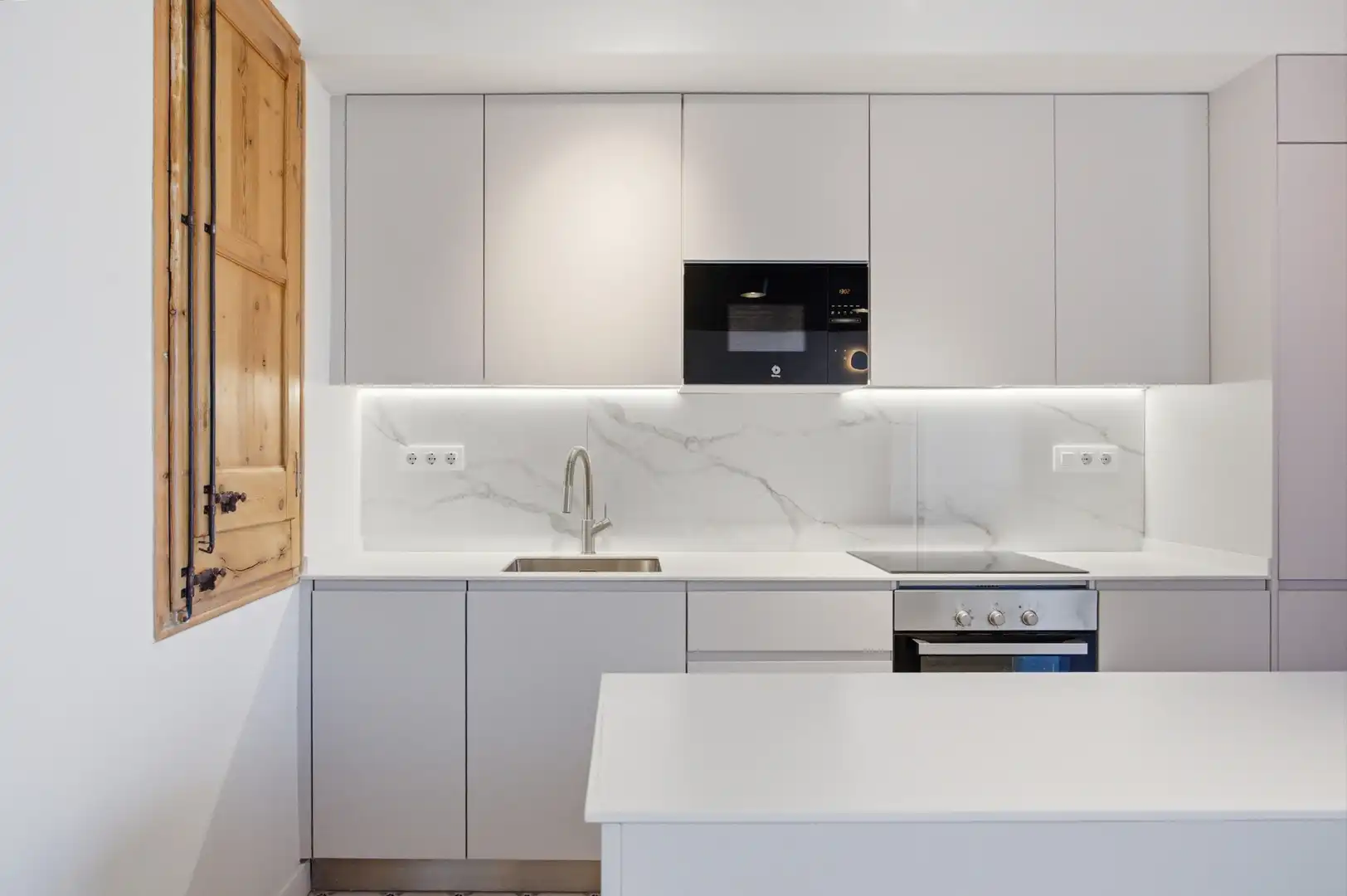Kitchen of Flat for sale in Barcelona  with Air Conditioner, Heating and Oven