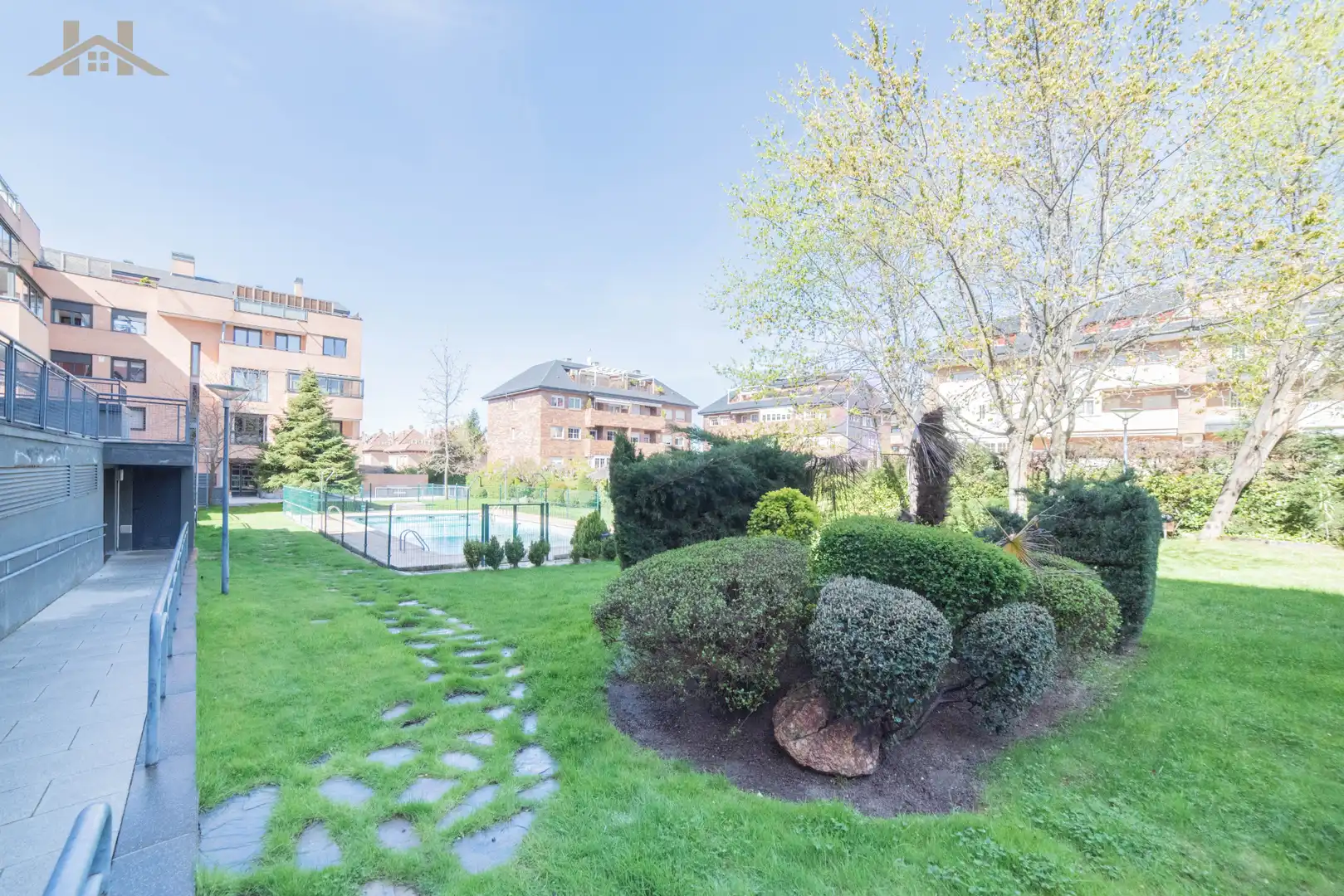Jardí de Pis en venda en Majadahonda amb Aire condicionat, Calefacció i Terrassa