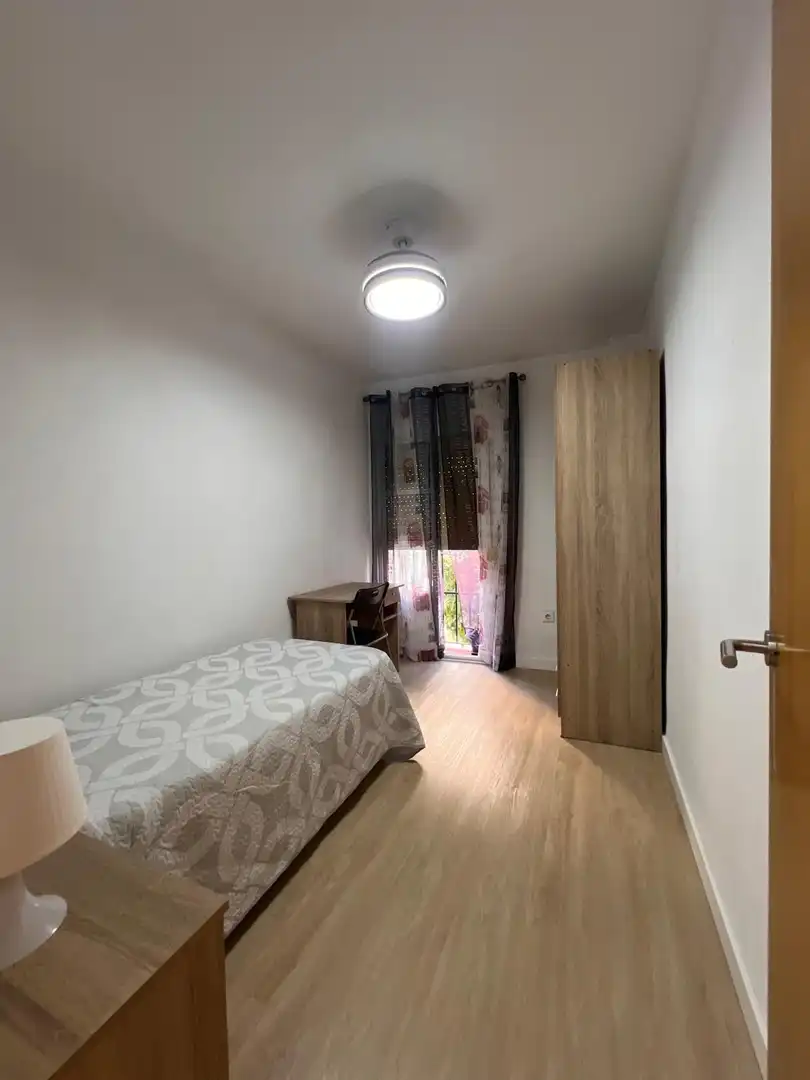 Schlafzimmer von Wohnung zum Verkauf in Cádiz mit Möbliert und Balkon