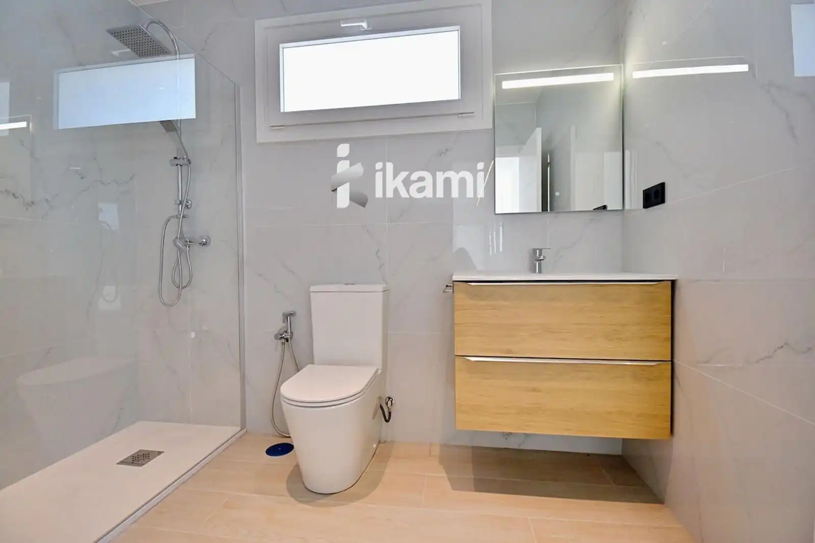 Bathroom of Houses for sale in Chiloeches  with Air Conditioner and Alarm
