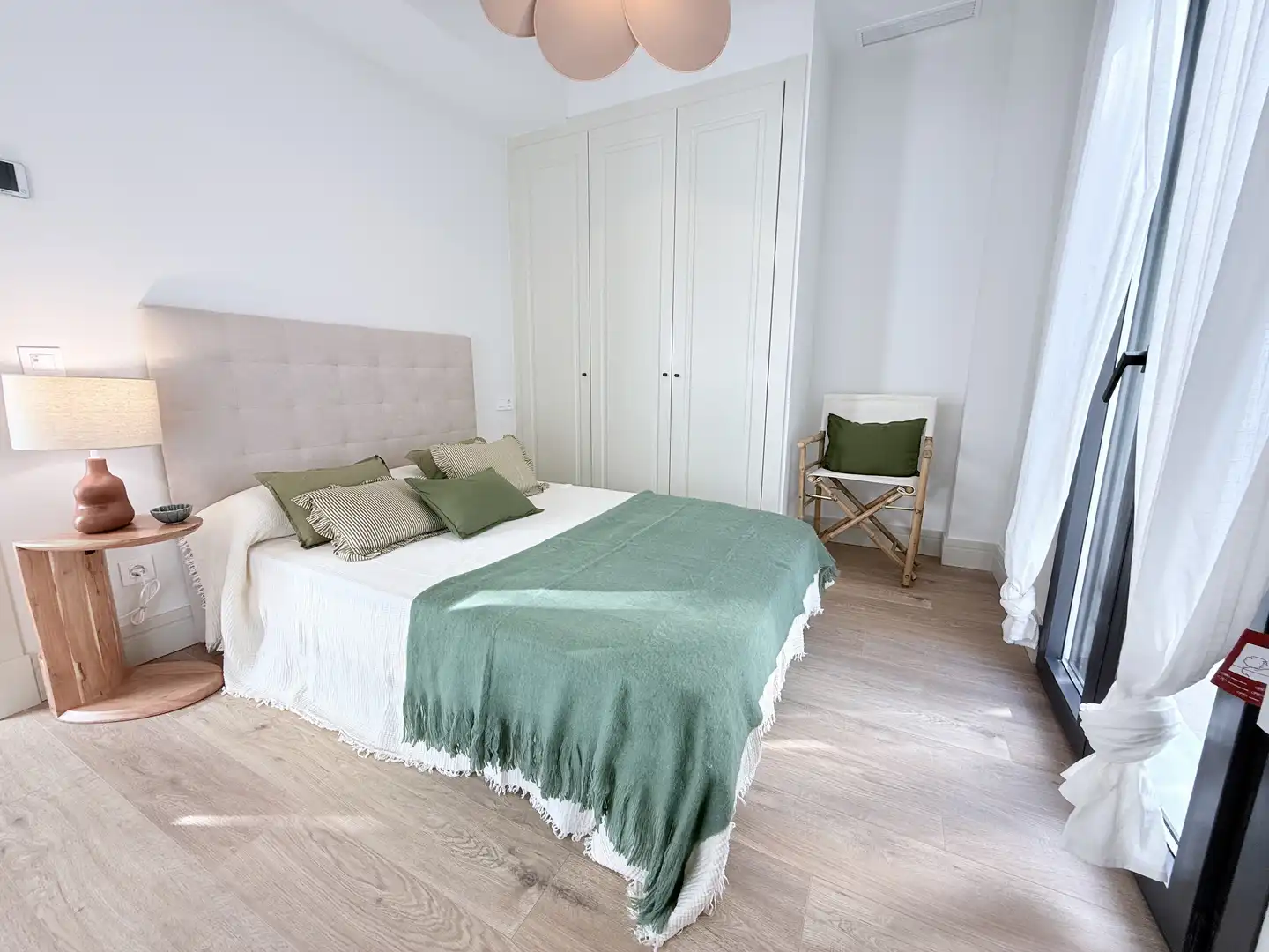 Schlafzimmer von Einfamilien-Reihenhaus zum Verkauf in Málaga mit Privatgarten, Balkon und Gemeinschaftspool