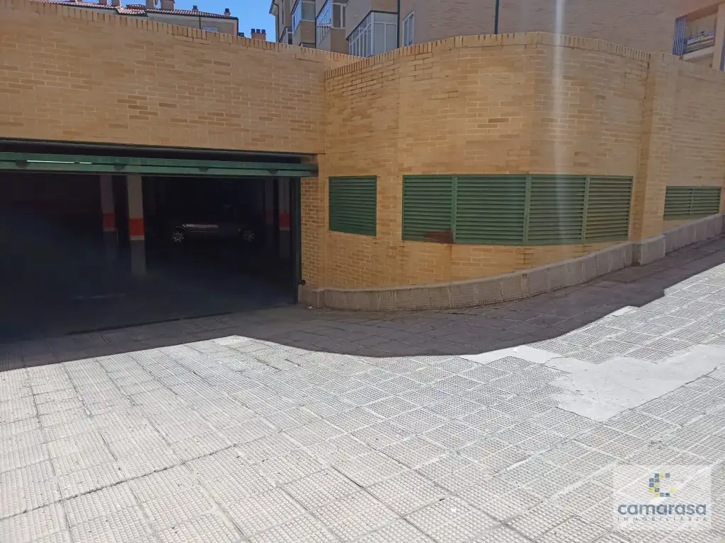 Garaje de alquiler en Calle Mancebo De Arevalo, 15, Sur