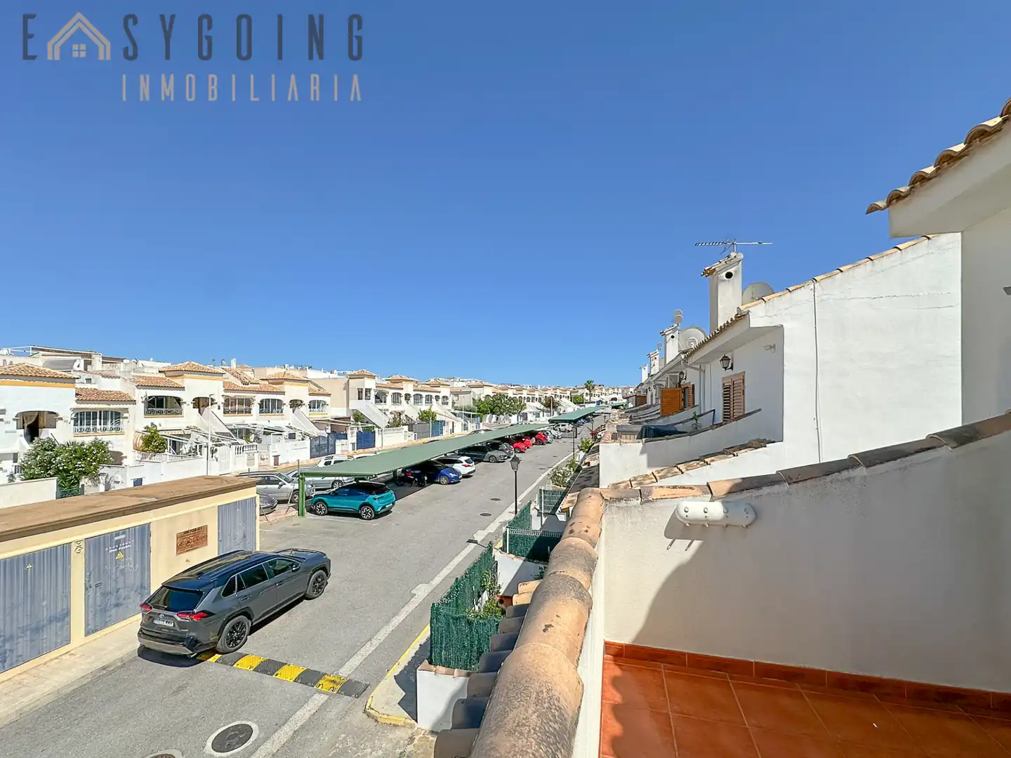 Außenansicht von Einfamilien-Reihenhaus zum Verkauf in Santa Pola mit Klimaanlage, Terrasse und Gemeinschaftspool