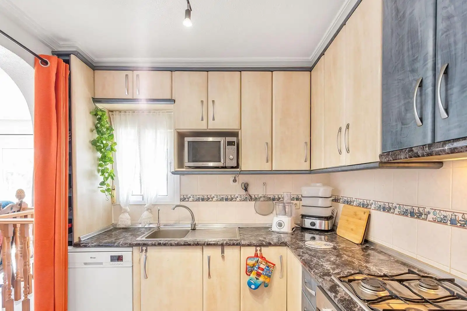 Cocina de Casa o chalet en venta en Torrevieja con Aire acondicionado, Calefacción y Jardín privado