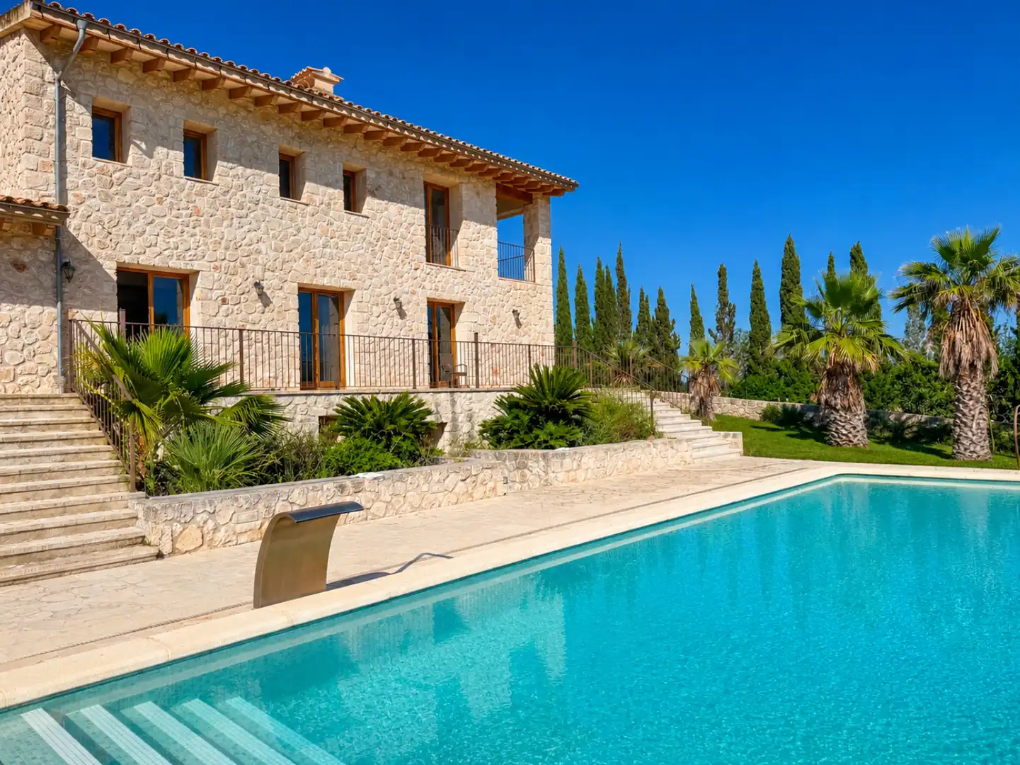 Vista exterior de Casa o xalet en venda en Lloret de Vistalegre amb Aire condicionat, Terrassa i Piscina