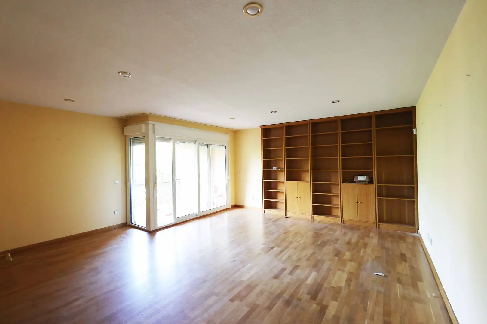 Sala de estar de Dúplex en venta en El Escorial con Calefacción, Terraza y Piscina comunitaria
